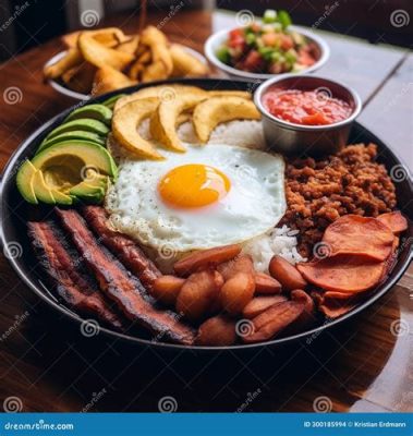   Bandeja Paisa: 令人垂涎的肉類盛宴與色彩繽紛的熱帶風情！